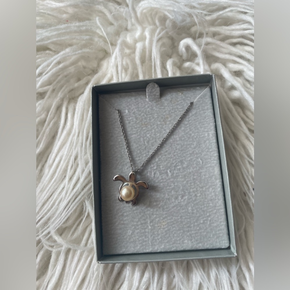Kobe pearl turtle necklace